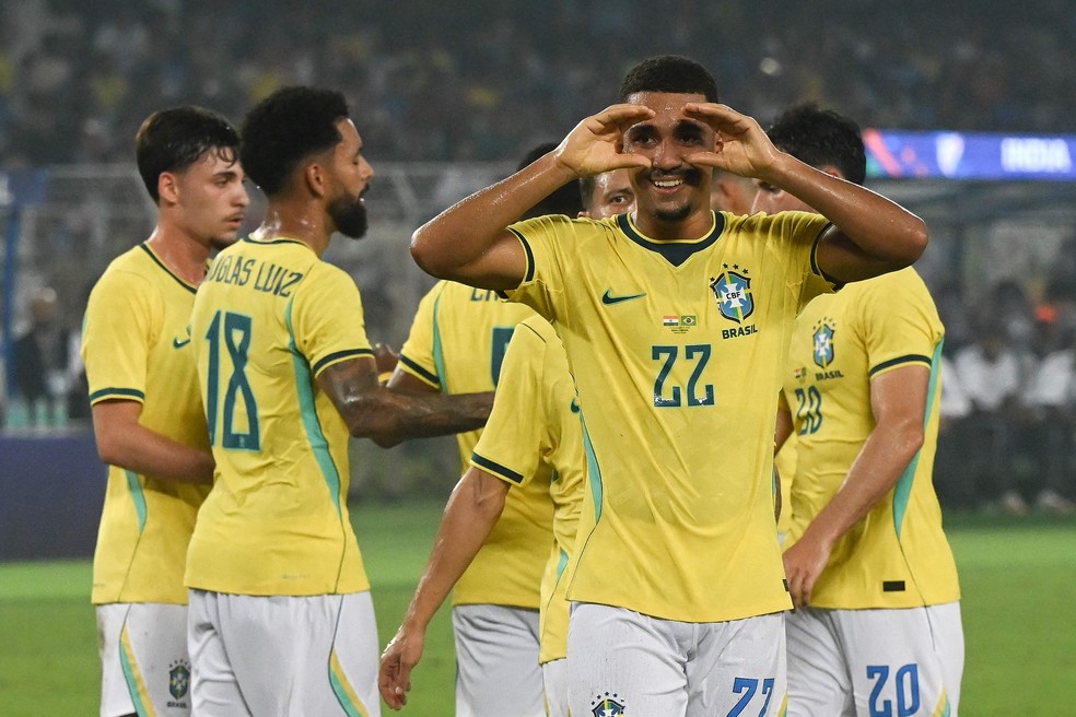 Ponta e meia no Flamengo, Samuel Lino volta da seleção com mais confiança e missão de cobrir ausência de Arrascaeta