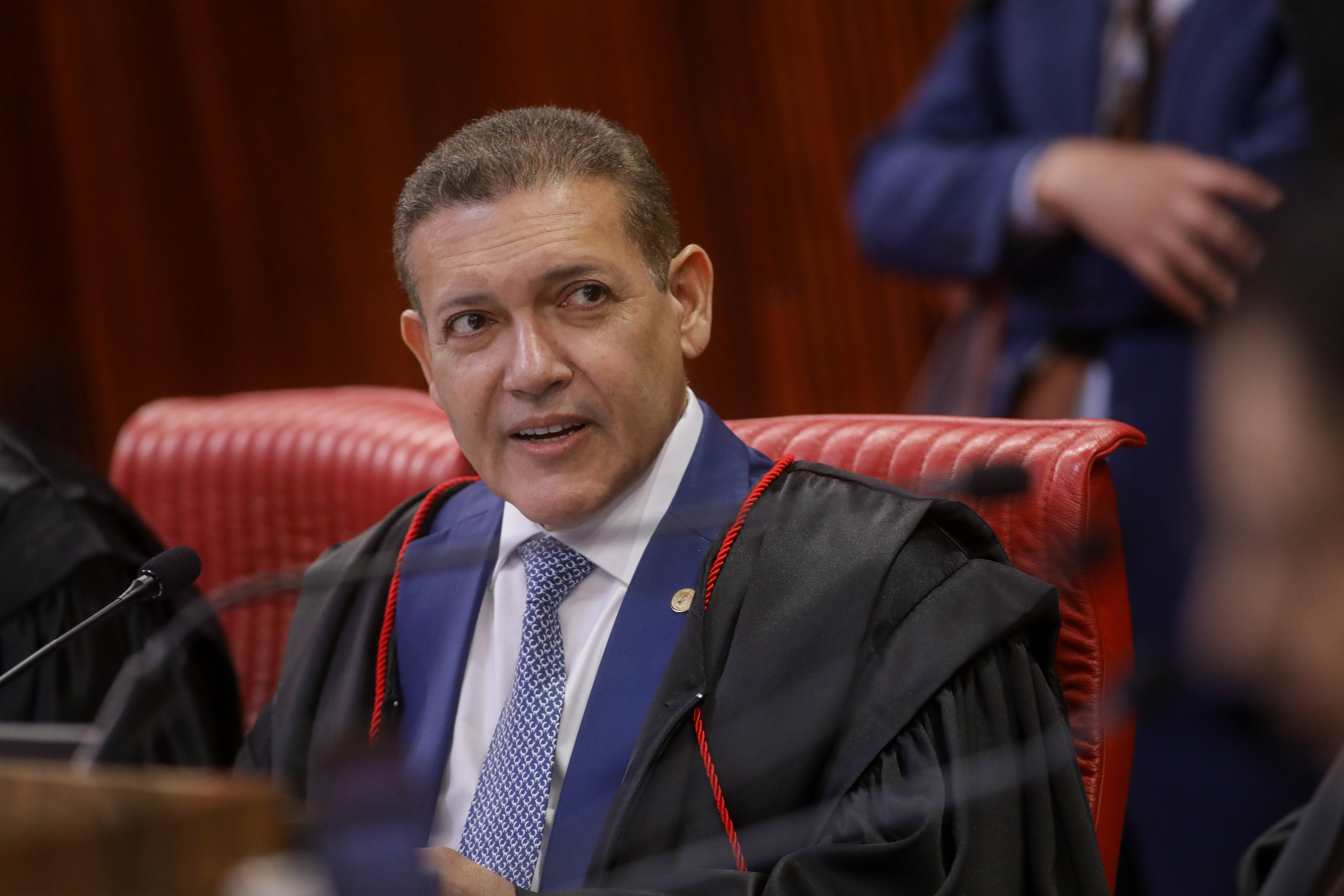 Juristas criticam decisão de Nunes Marques de derrubar canal 'Exército de Lula' e defendem que caso precisa ir ao plenário
