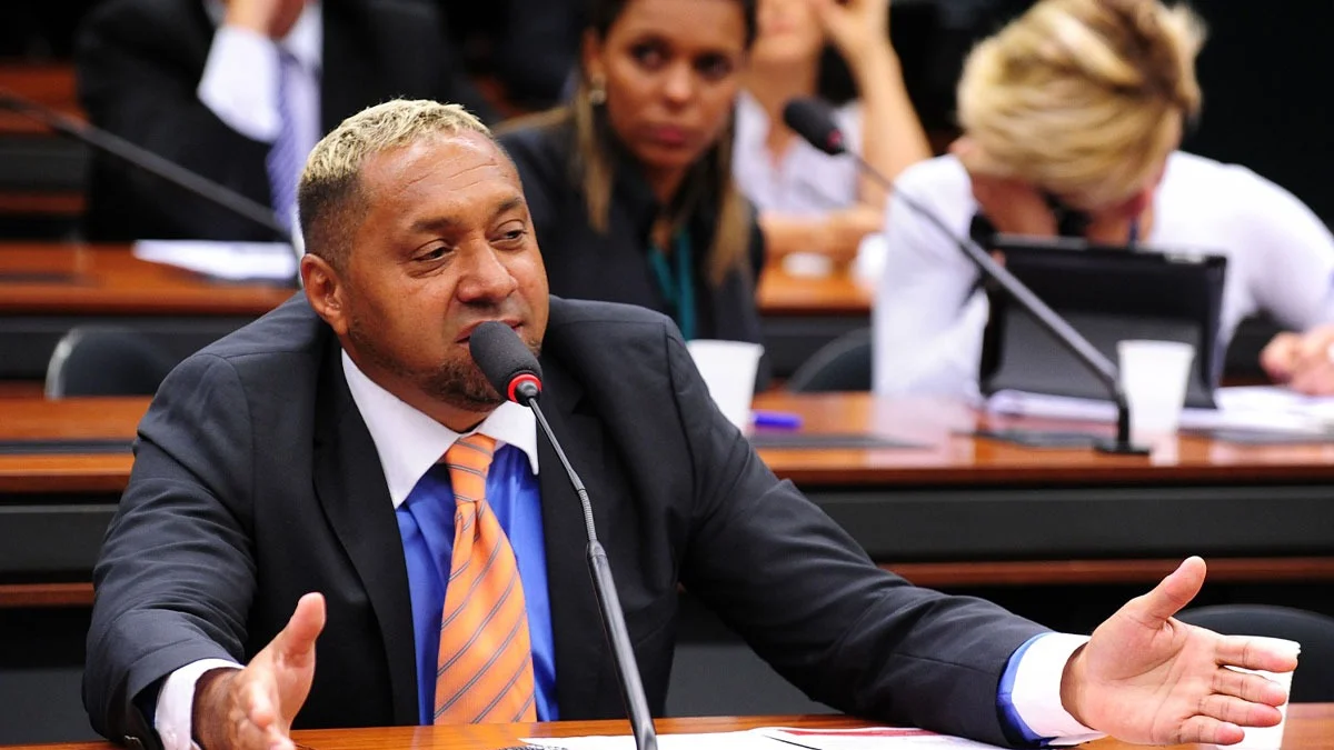 Após quatro mandatos, Tiririca não se elege deputado federal pelo Ceará