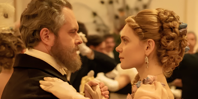 Hoje na Netflix, uma miniss&eacute;rie de &eacute;poca com apenas seis epis&oacute;dios: baseada em um romance e com 2,5 milh&otilde;es de visualiza&ccedil;&otilde;es em uma semana. Foto: Divulga&ccedil;&atilde;o, Netflix / Purepeople