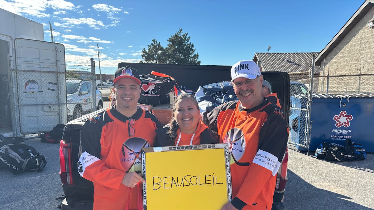 Indigenous youth gearing up in their hockey best, thanks to Barrie, Ont. man’s generosity