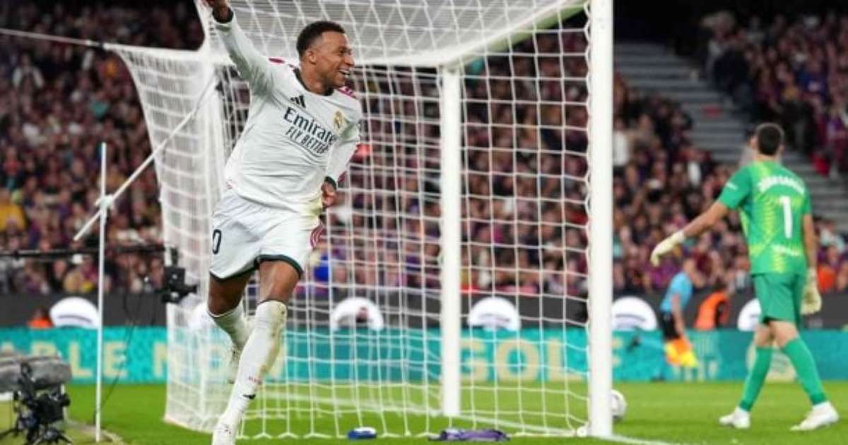 Raphinha marca, mas Mbappé decide em vitória do Real sobre Barcelona
