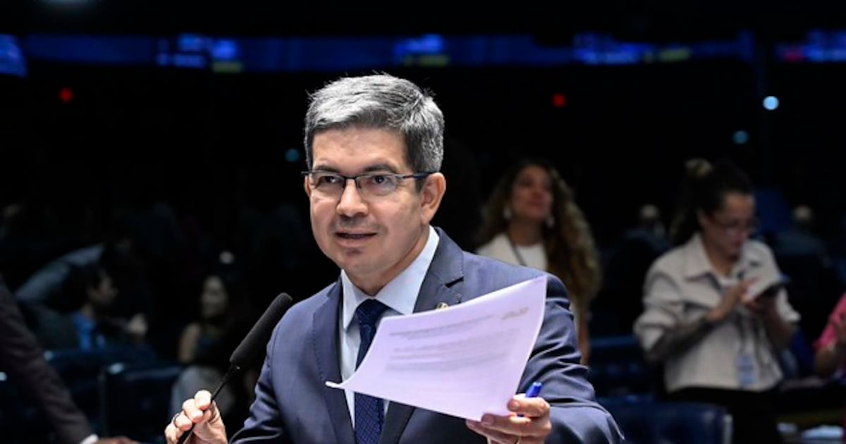 Líder do governo no Congresso, Randolfe fica sem mandato a partir de 2027