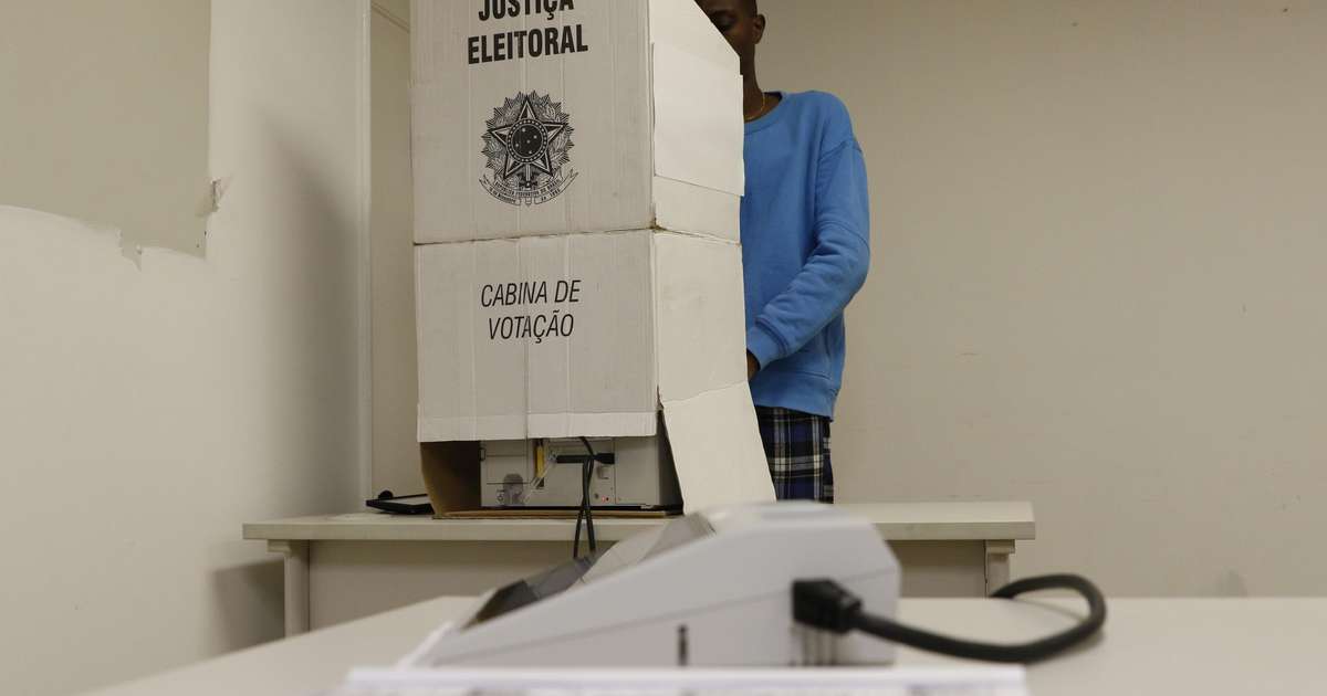 'Cabine' ou 'cabina' de votação: qual é o correto? Veja a explicação