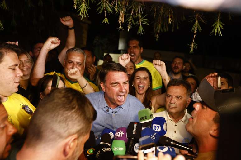 7 erros das campanhas de Lula e Flávio Bolsonaro que dificultaram uma vitória no 1º turno