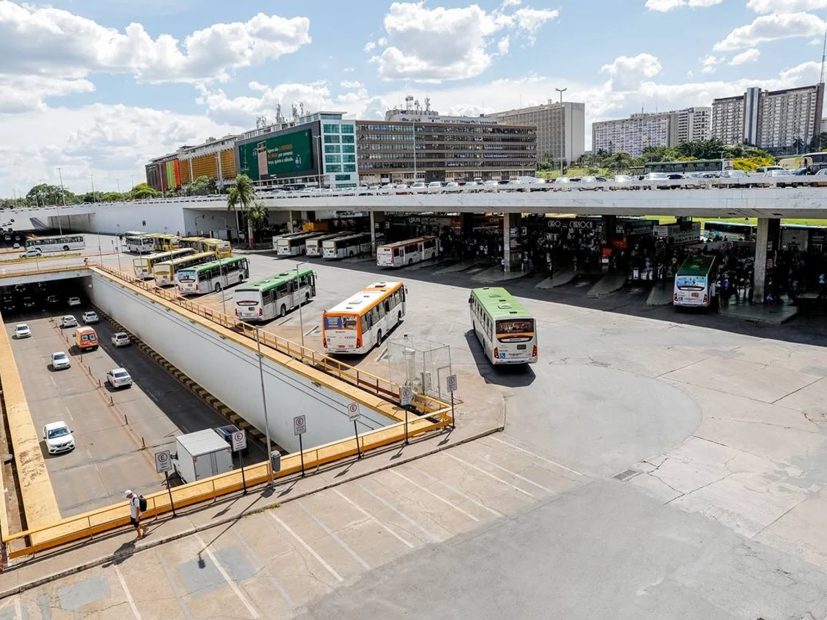Linhas de ônibus terão reforço no domingo sem circulação do Metrô no DF