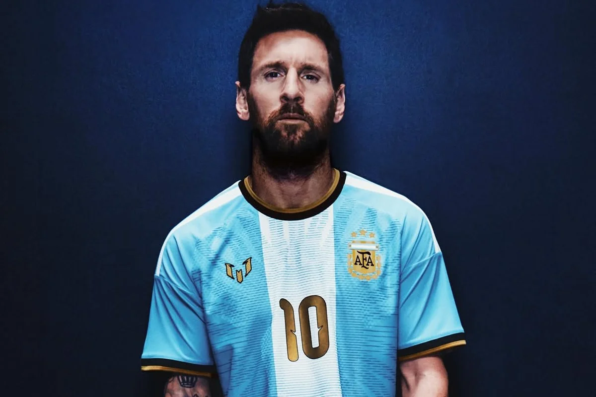 Lionel Messi é flagrado chorando em ônibus antes do jogo de despedida