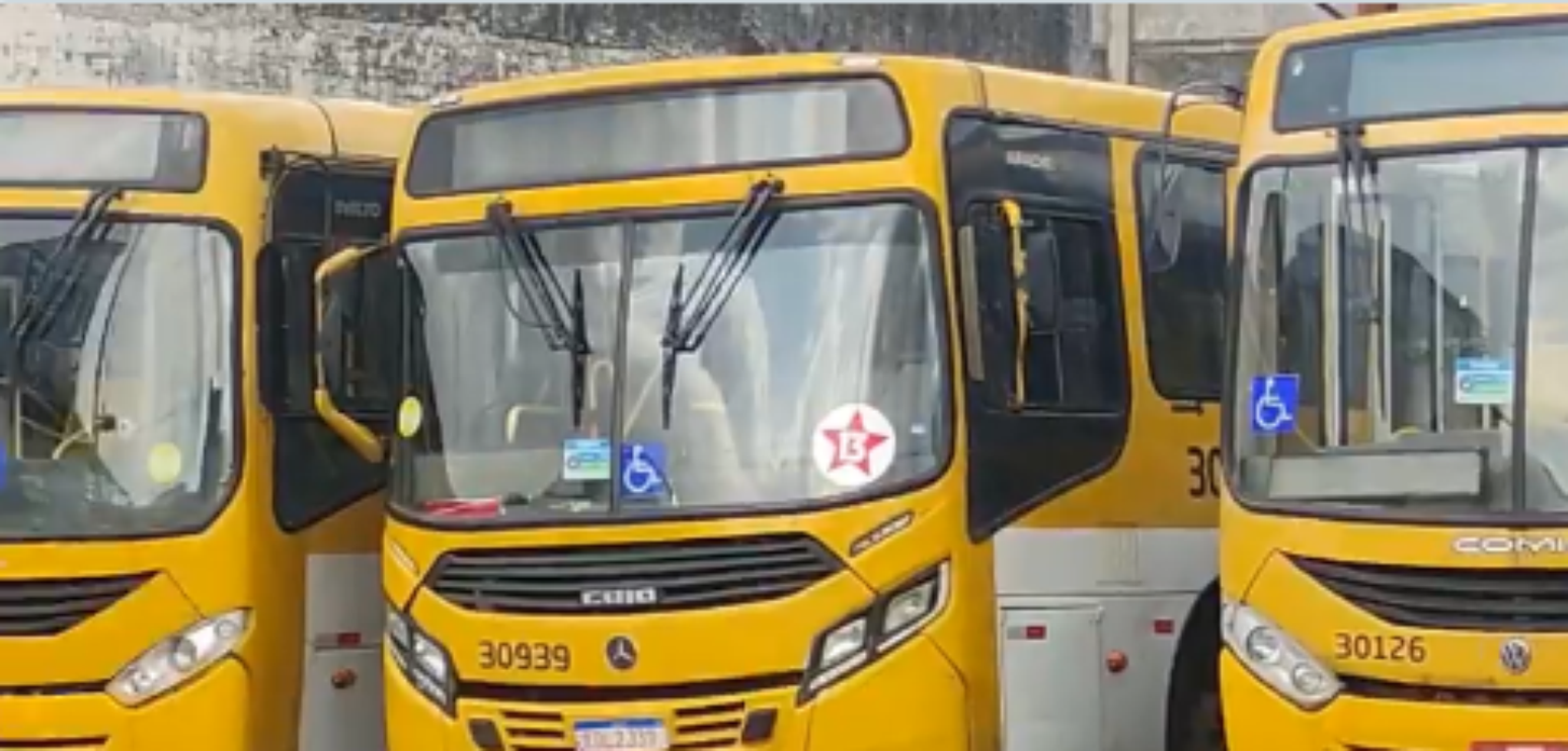 &Ocirc;nibus com adesivo do PT foram impedidos de deixar a garagem na manh&atilde; deste domingo, 25, segundo turno das elei&ccedil;&otilde;es