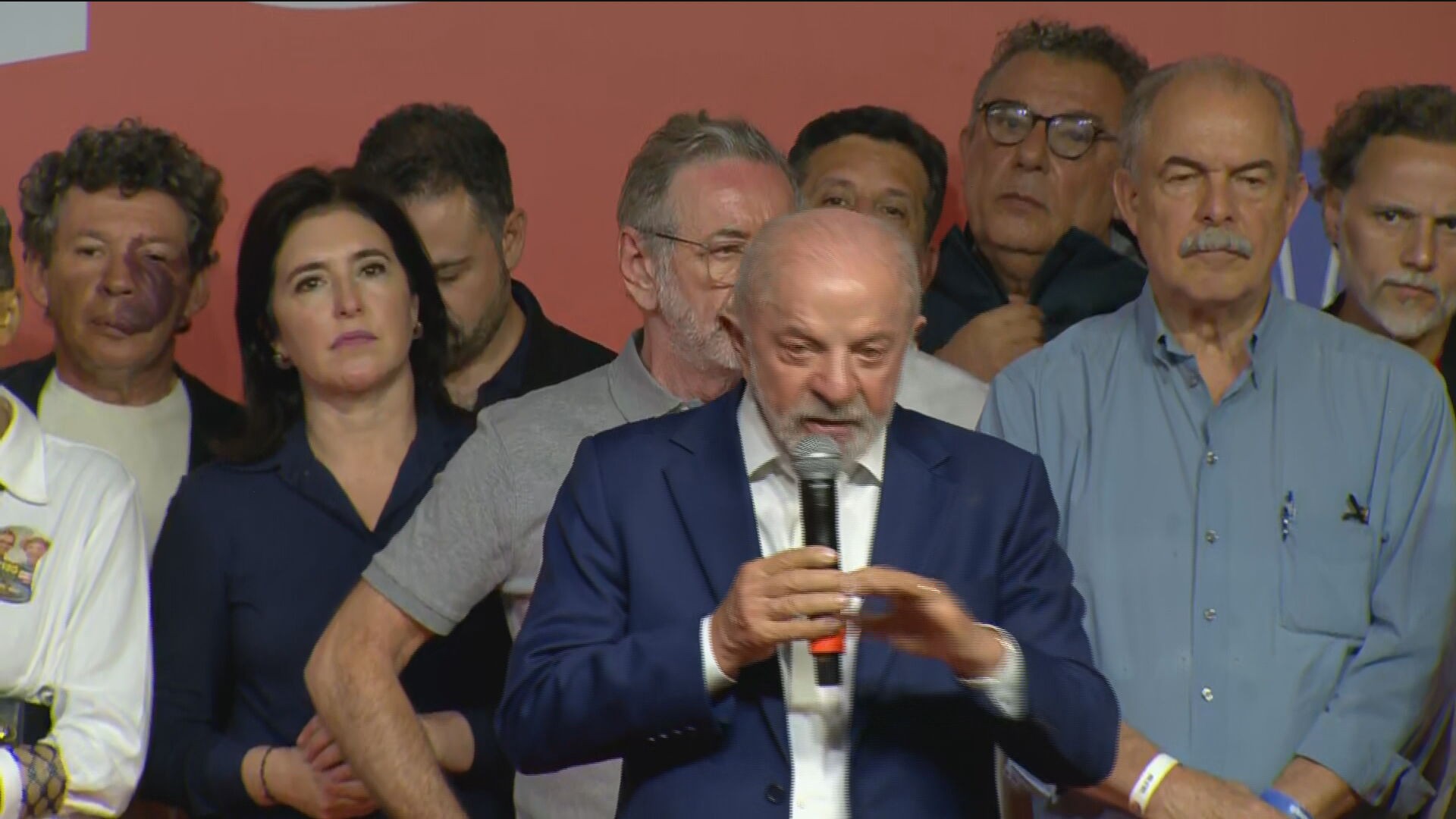 Após eleição ir ao segundo turno, Lula diz que votação será 'prova dos nove' e vai derrotar Flávio Bolsonaro