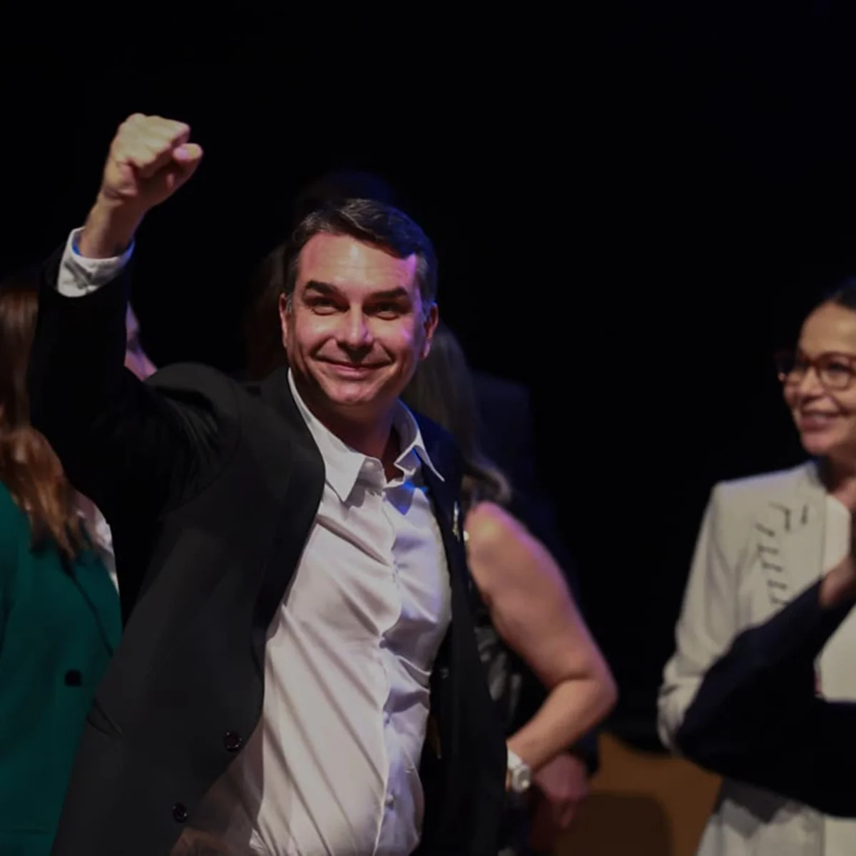 Da desconfiança à reta final: a caminhada de Flávio Bolsonaro no 1º turno