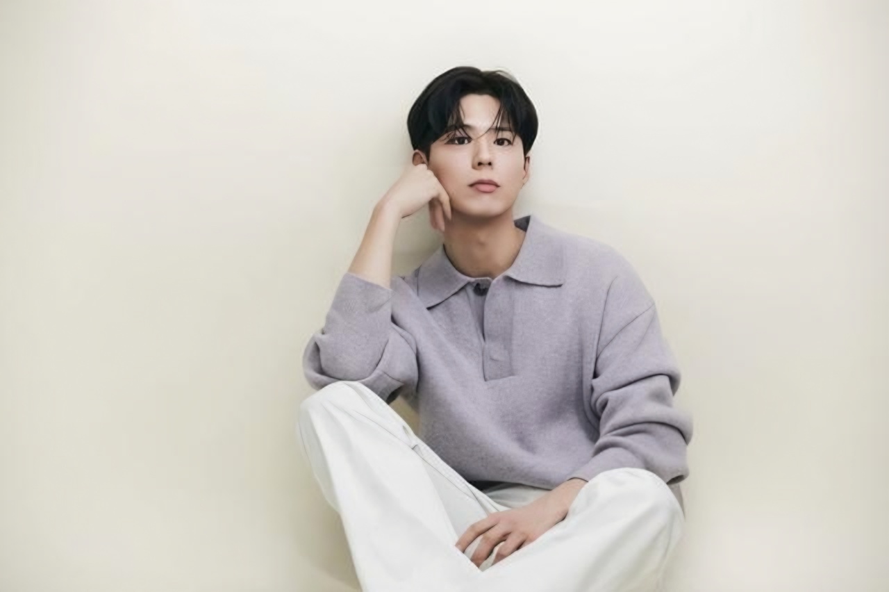 O ator Park Bo-gum transforma os sons do palácio em uma nova experiência de viagem coreana