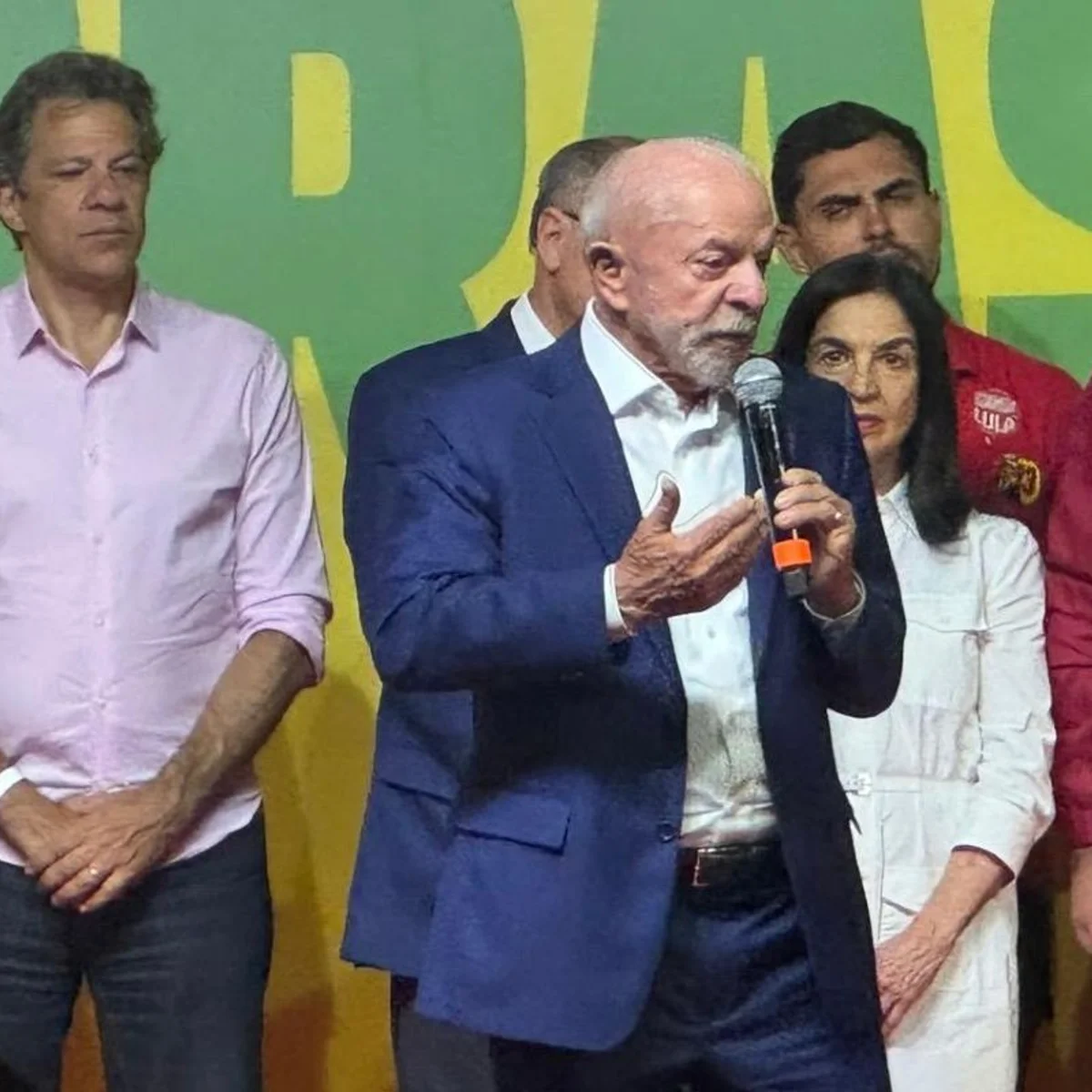 Lula reúne aliados para rediscutir campanha para segundo turno