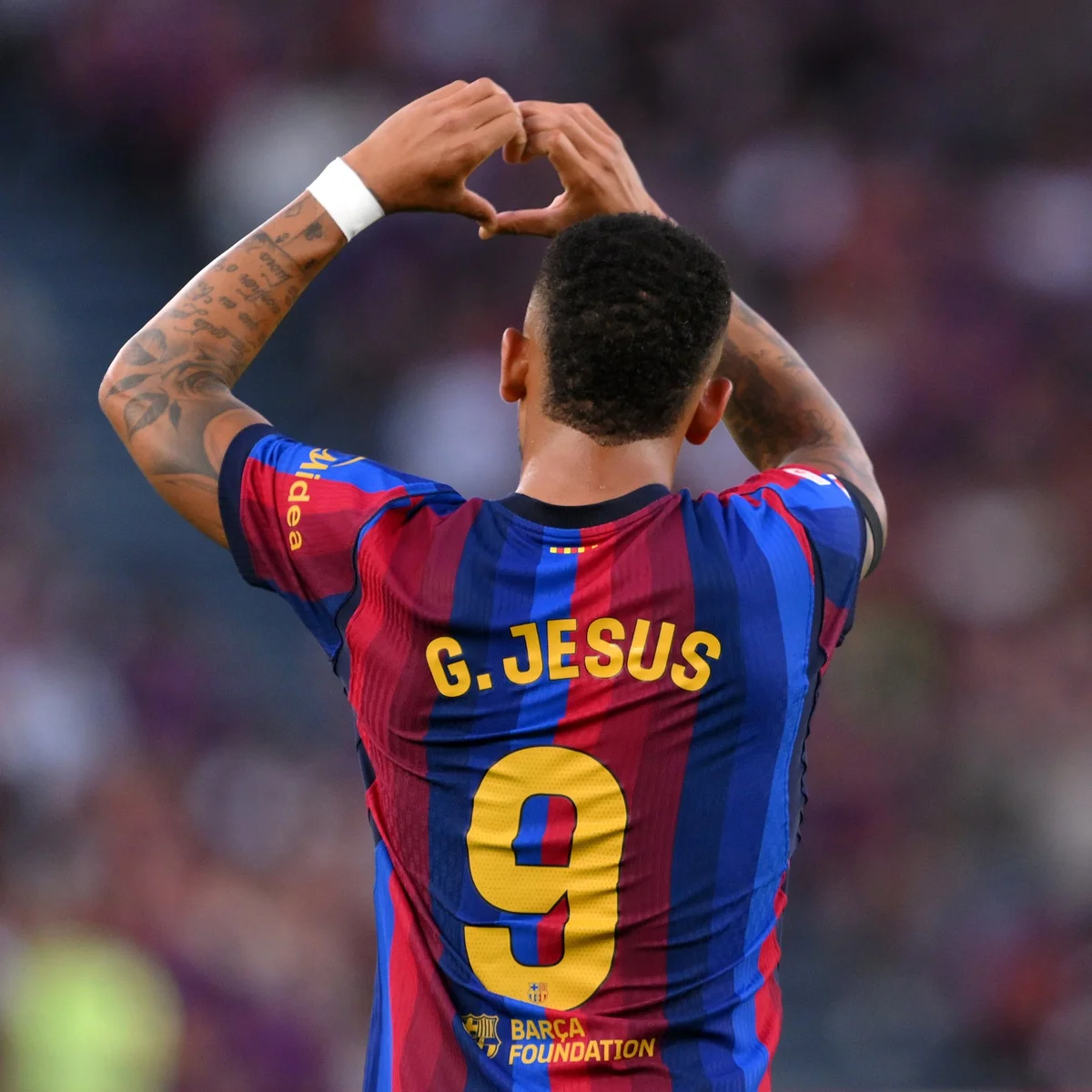Gabriel Jesus tem média de um gol a cada 44 minutos pelo Barcelona