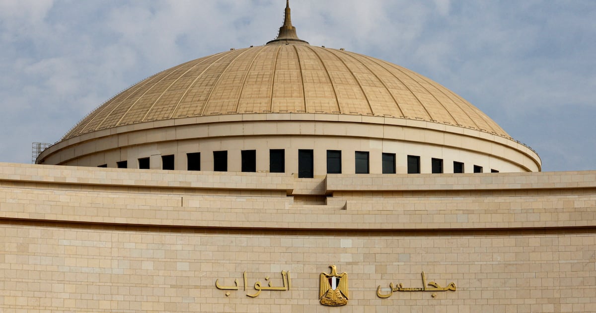 O parlamento do Egito autoriza El Sisi a enviar tropas para defender a Arábia Saudita