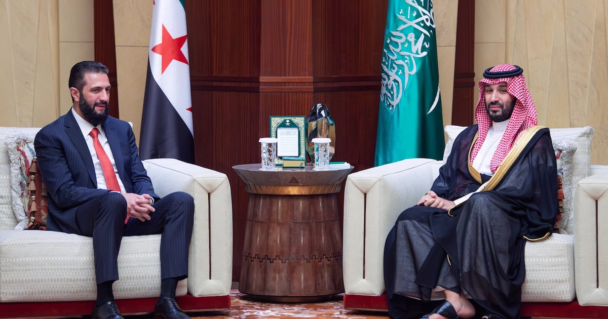 Um oficial sírio nega que a Arábia Saudita pediu a Damasco para enviar tropas na guerra contra os Houthis.