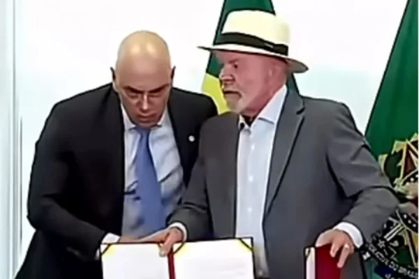 Lula passa ridículo ao tentar se livrar da cumplicidade com o STF
