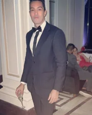 Saiba quem é o namorado do ator Jonatas Faro