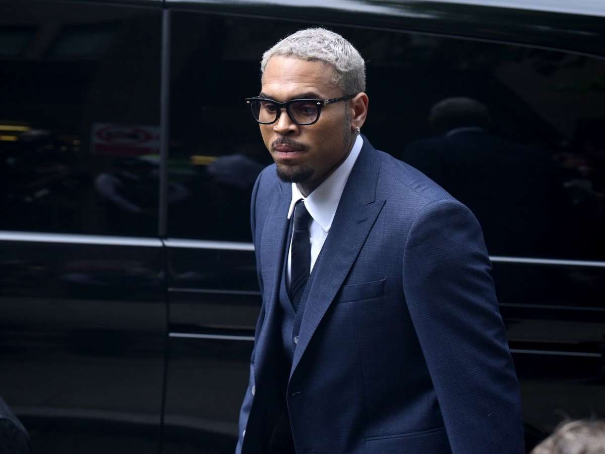 Funcionária de Chris Brown aceita indenização reduzida de US$ 9,5 milhões após ataque de cachorro
