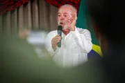 Imagem da matéria: Flávio paga R$ 6,1 mi em anúncios nas redes até 1º turno; Lula, R$ 3,6 mi