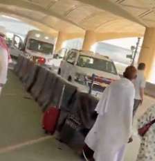 Ambulâncias se deslocaram para o aeroporto de Riad para atender os feridos Foto: Reuters / BBC News Brasil